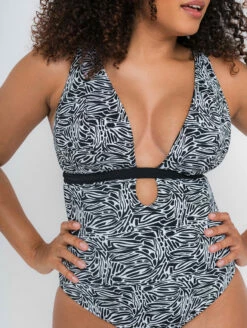 Curvy Kate Sundown Reversible One Piece Swimsuit -CA Swimsuit Sales Shop CS025607SundownReversiblePlungeOnePieceBlackFrontEditCloseUp