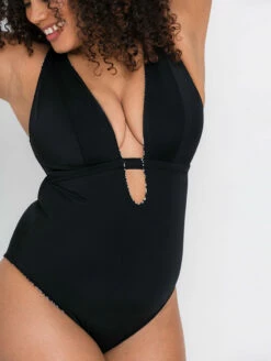 Curvy Kate Sundown Reversible One Piece Swimsuit -CA Swimsuit Sales Shop CS025607SundownReversiblePlungeOnePieceBlackFrontEditCloseUp2